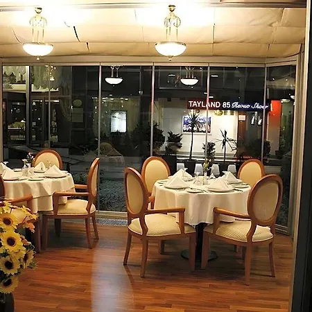 Hotel Kervansaray 3*